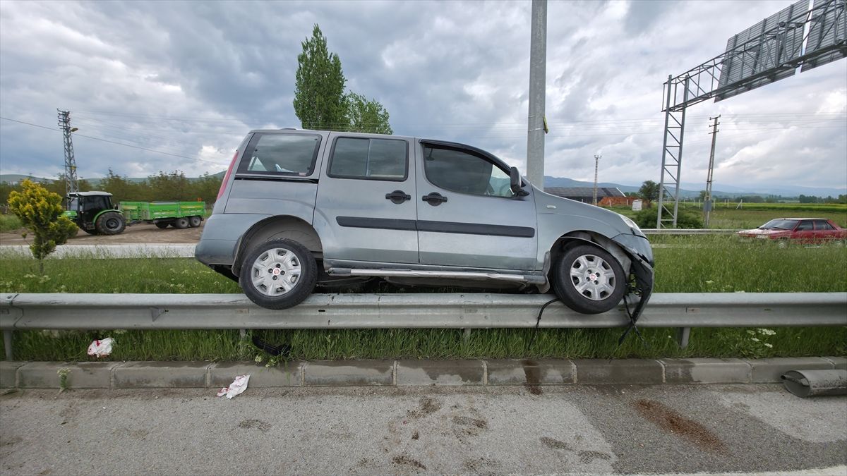 Gümüşhacıköy'de Trafik Kazası: 2 Yaralı