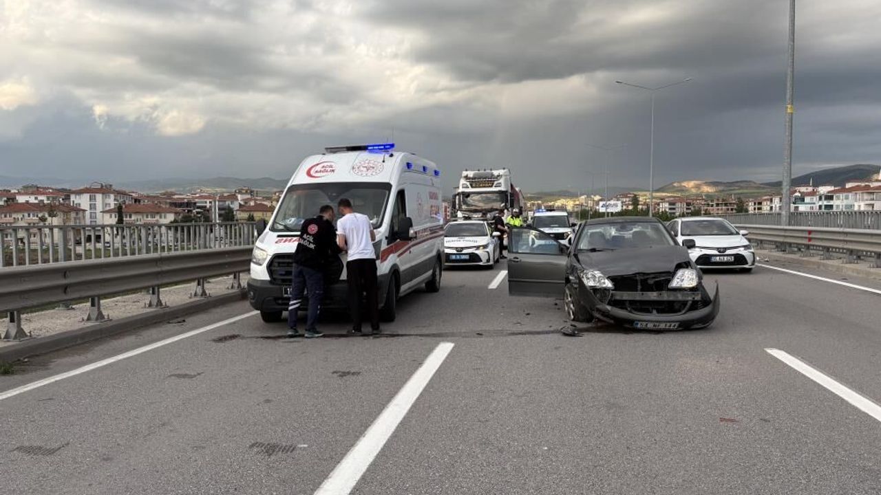 Çorum'da tırla otomobil çarpıştı: 1 yaralı