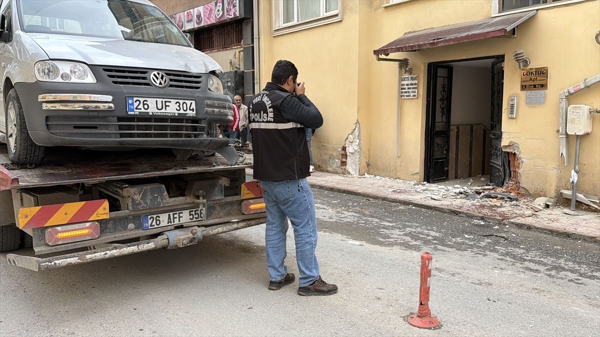 Eskişehir'de Trafik Kazası: Üç Yaralı