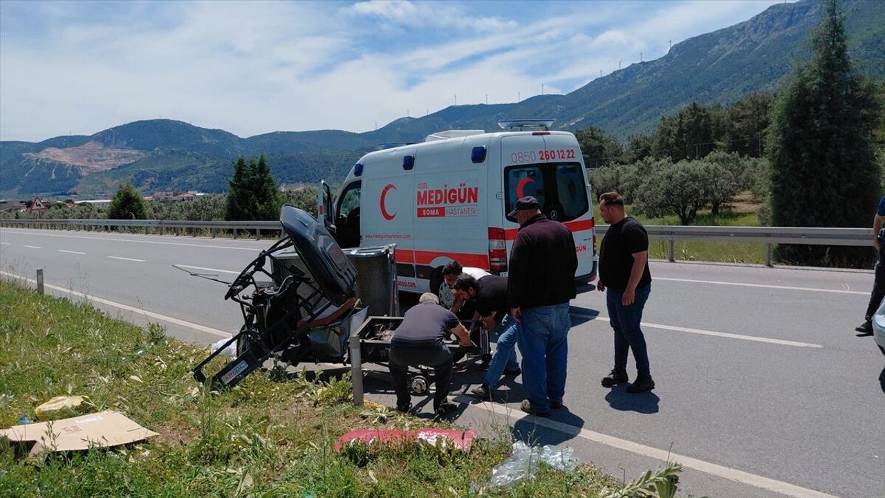 Manisa Kırkağaç’ta tır ile elektrikli motosiklet çarpıştı: 1 ölü, 4 yaralı