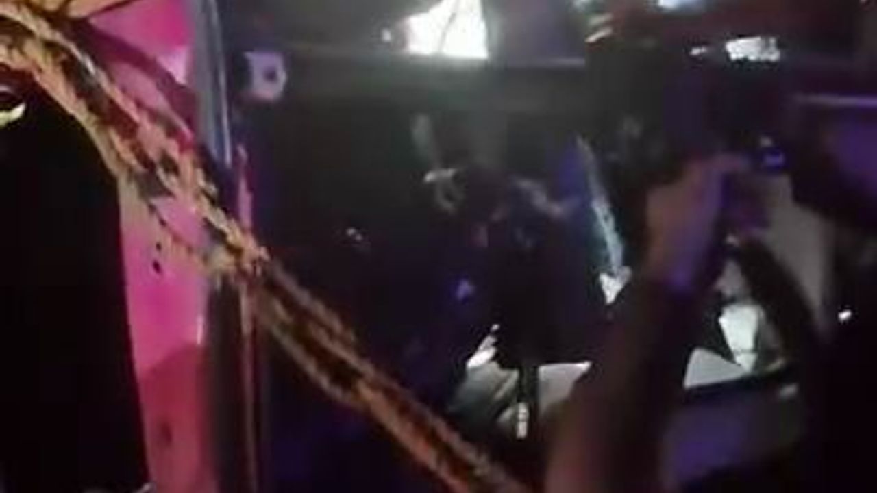 Diyarbakır’da Tır Kazası: Sürücü Araçta Sıkıştı