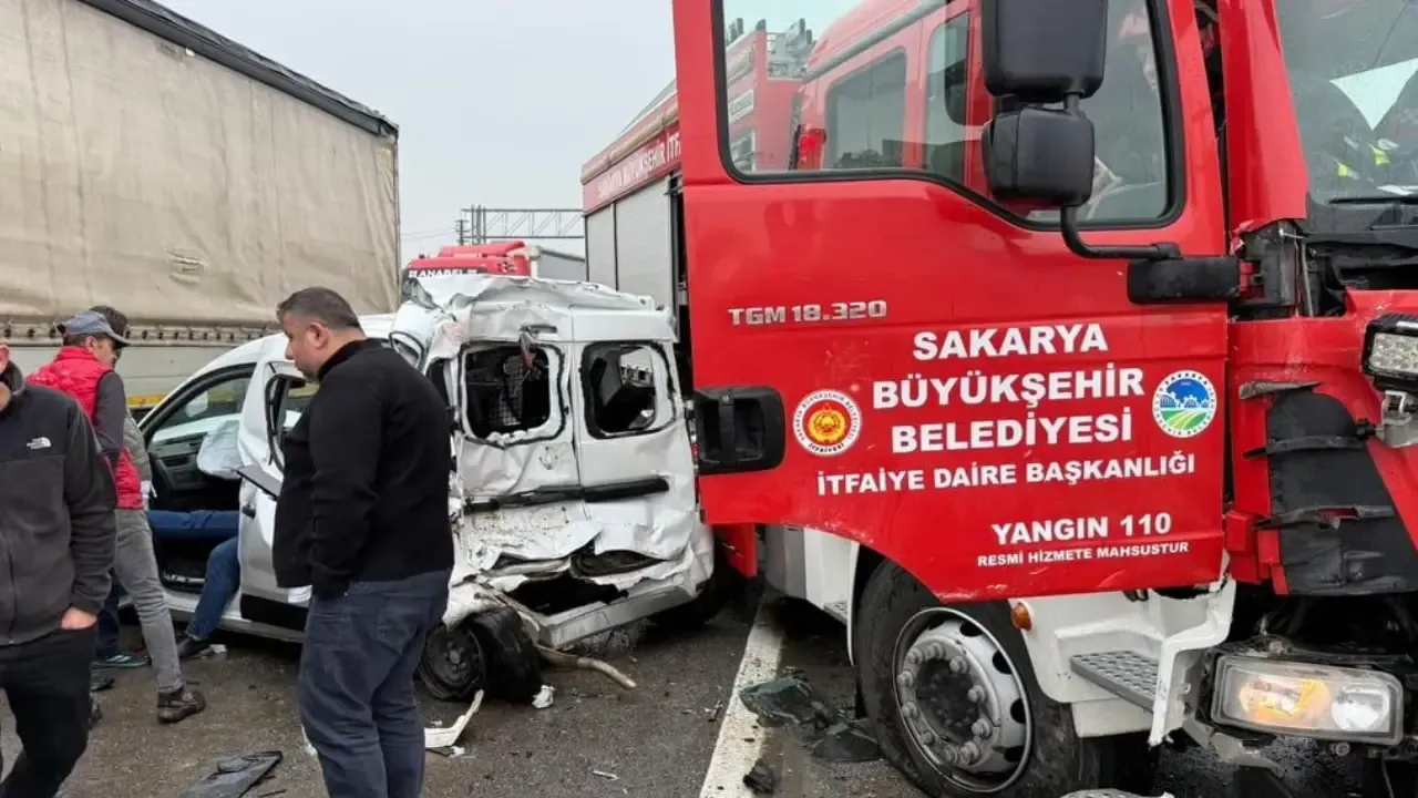 Hendek İtfaiyesi Yangına Giderken Kaza Yaptı