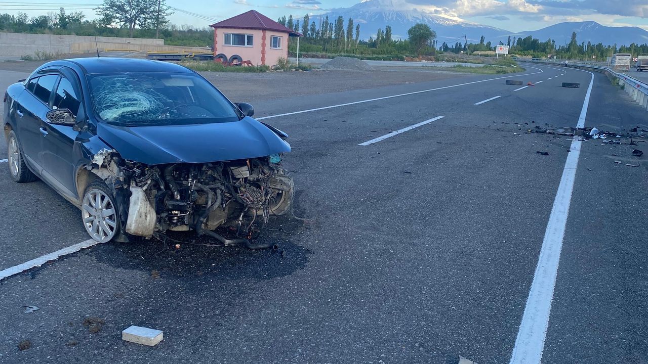IĞDIR’DA TRAFİK KAZASI: 3 KİŞİ HAFİF YARALANDI