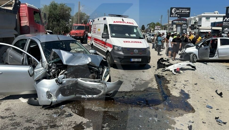 Çatalköy yolunda kaza: iki araç yüz yüze çarpıştı, 3 yaralı