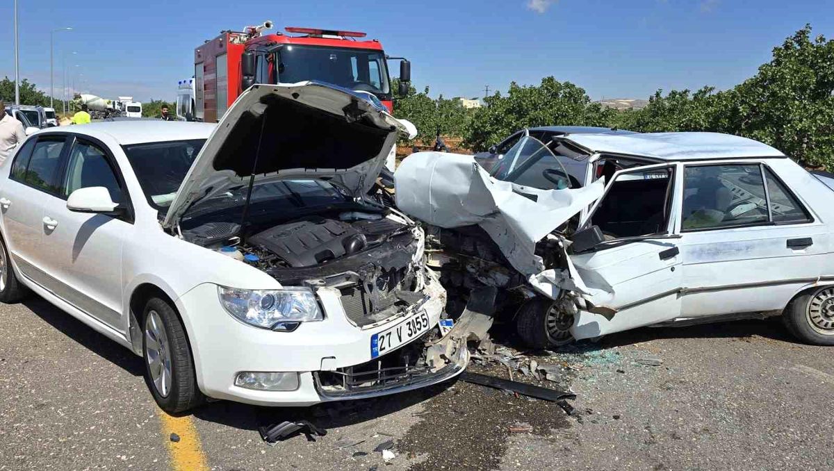 Nizip'te Trafik Kazası: 2 Yaralı