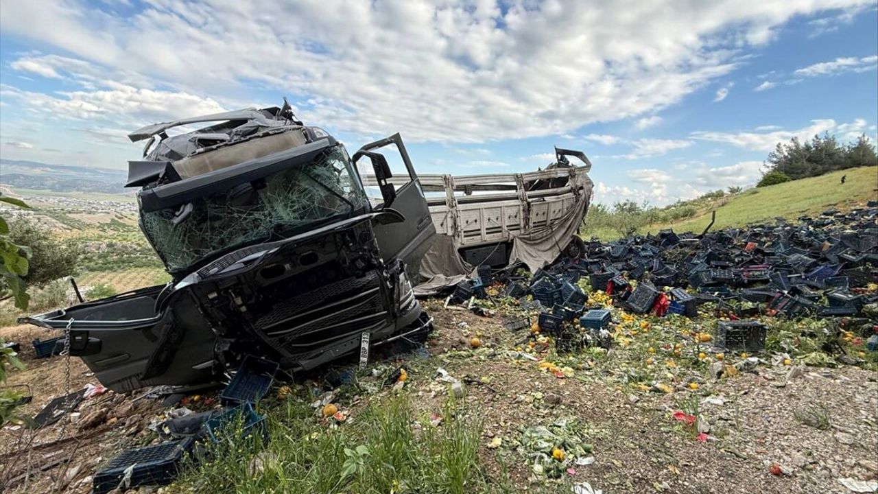 SON DAKİKA: TAG Otoyolu Gaziantep mevkinde feci trafik kazası, 3 ölü 3 yaralı