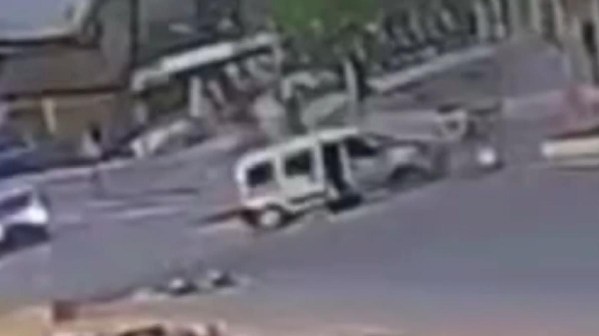 Zincirleme trafik kazası kamerada: 11 yaralı