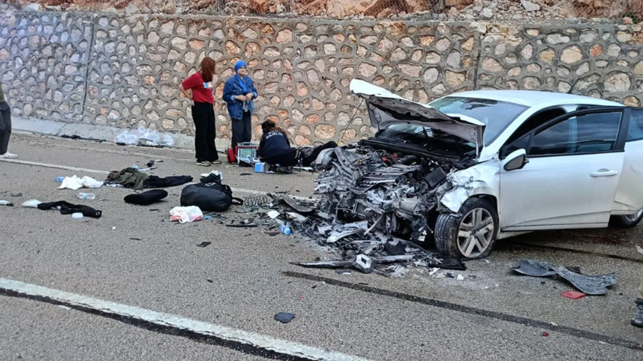 Akçadağ'da feci kaza: Biri çocuk 9 yaralı