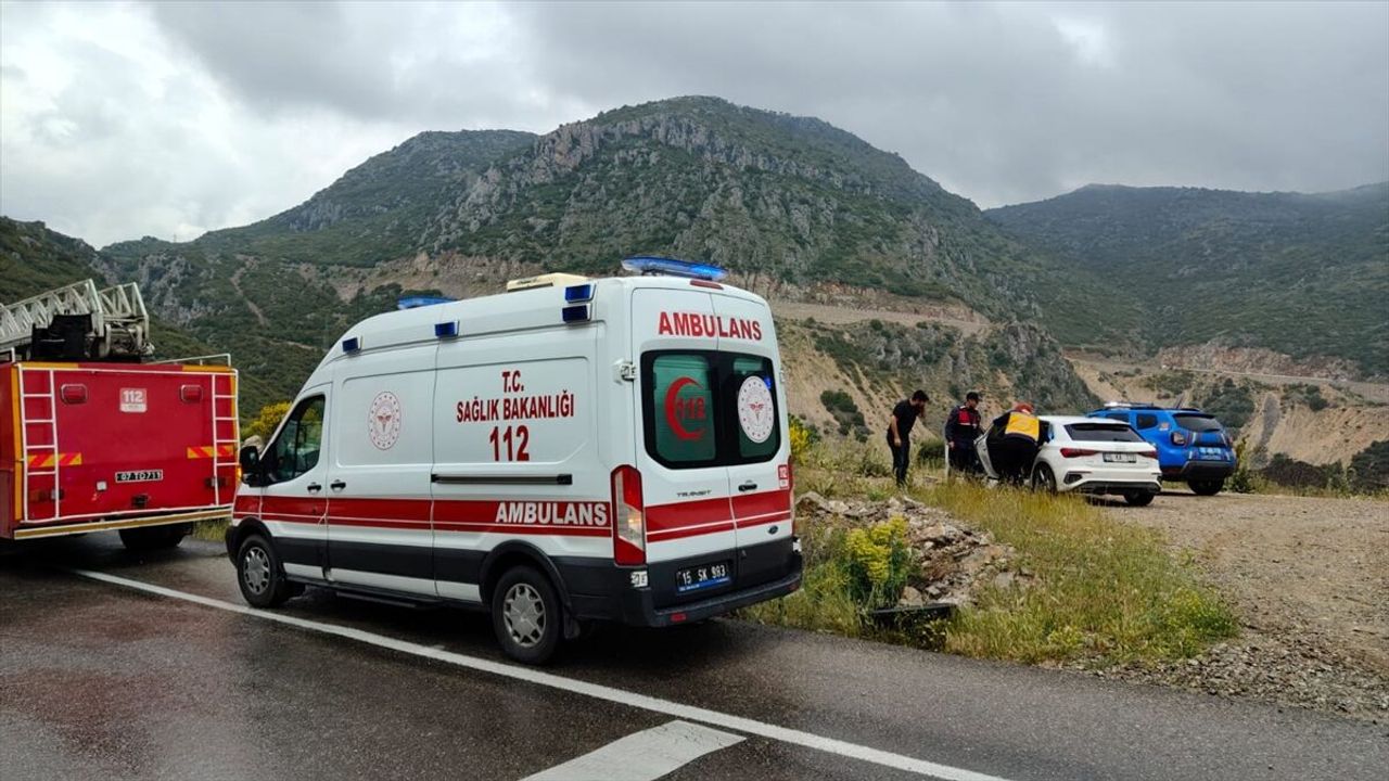 Antalya trafik kazası: Çubukbeli’nde otomobil şarampole devrildi, 4 yaralı