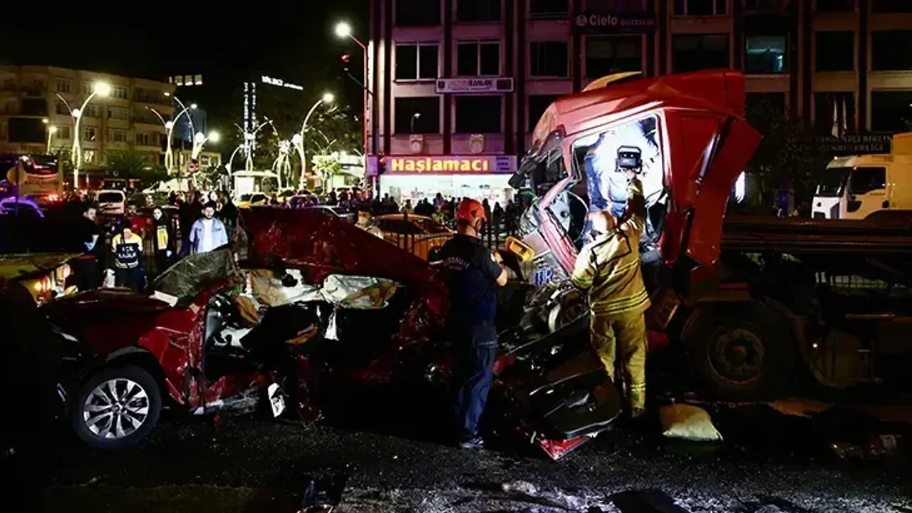Giresun’da feci kaza! Tır iki otomobile çarptı: 5 ölü, 6 yaralı