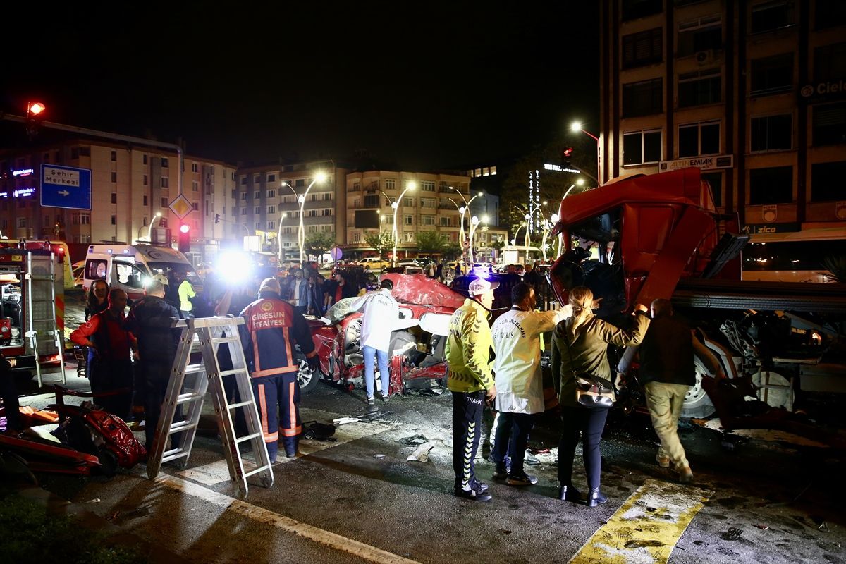 Giresun'da Trafik Kazası: 5 Ölü, 6 Yaralı