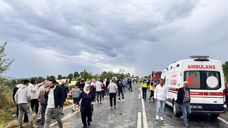 Manisa'da zincirleme kaza: 8 yaralı