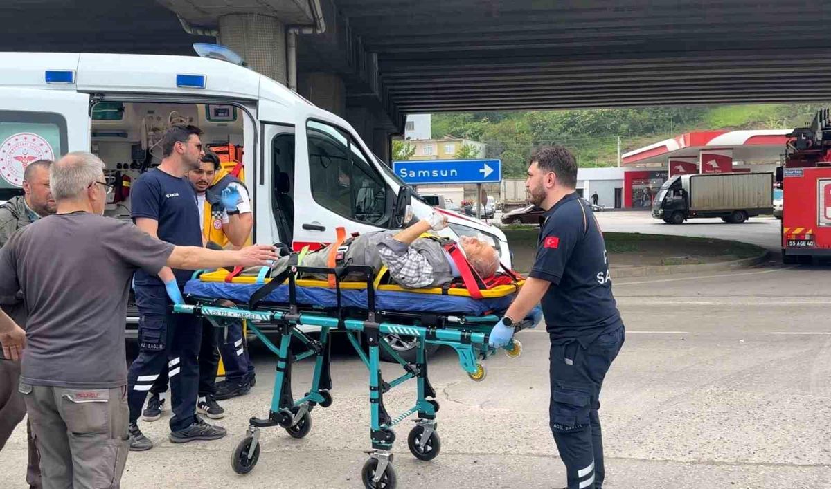 Tekkeköy'de Trafik Kazası: 2 Yaralı