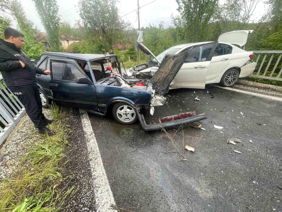 Afyon'da Trafik Kazası: 4 Yaralı
