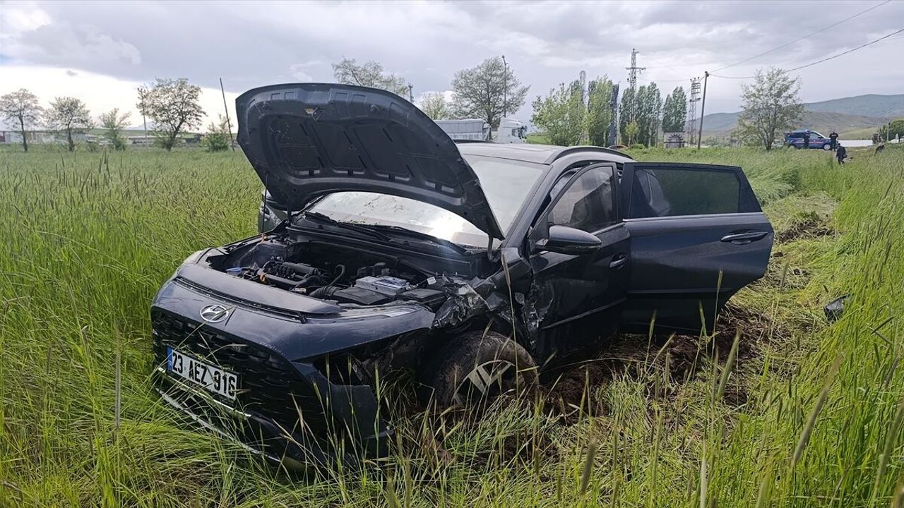 Şarkışla trafik kazasında iki otomobil çarpıştı: 4 yaralı