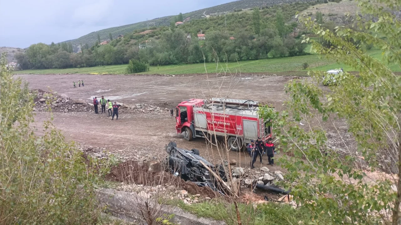 Yozgat'ta devrilen araçta 4 yaralı var...