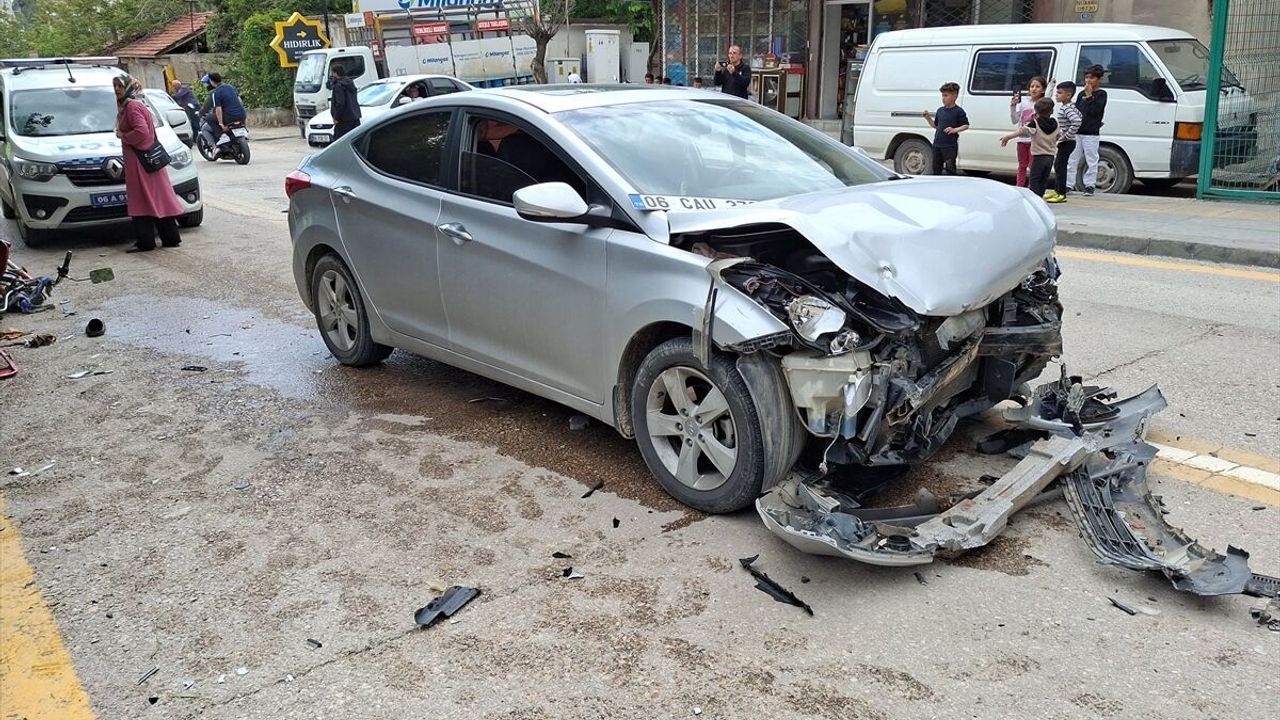 Ankara Beypazarı’nda trafik kazası: Araba ile elektrikli bisiklet çarpıştı, 2 yaralı