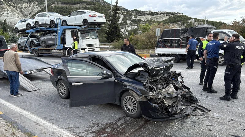 Burdur'da zincirleme trafik kazası: Beş kişi yaralandı