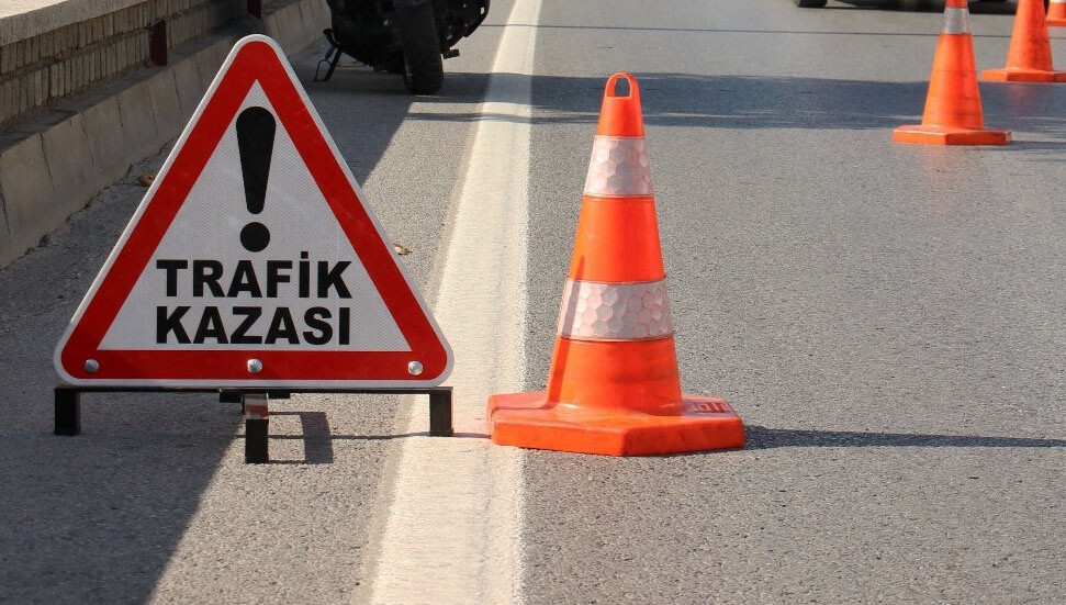 Güzelyurt ve Akdoğan'da trafik kazaları: Alkol tesiri altındaki sürücü aydınlatma direğine çarptı
