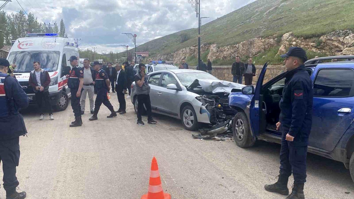 Sivas'ta trafik kazası: 8 yaralı