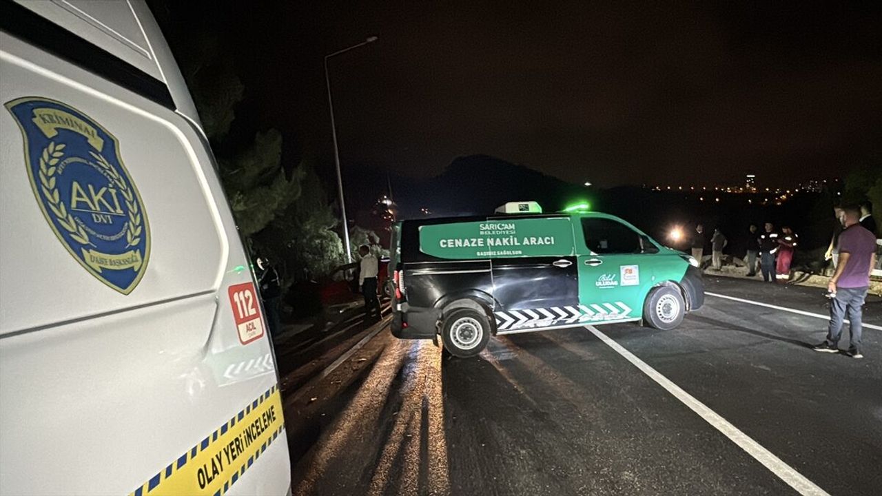 SON DAKİKA: Adana’da iki otomobilin çarpıştığı feci kazada 2 ölü, 3 yaralı