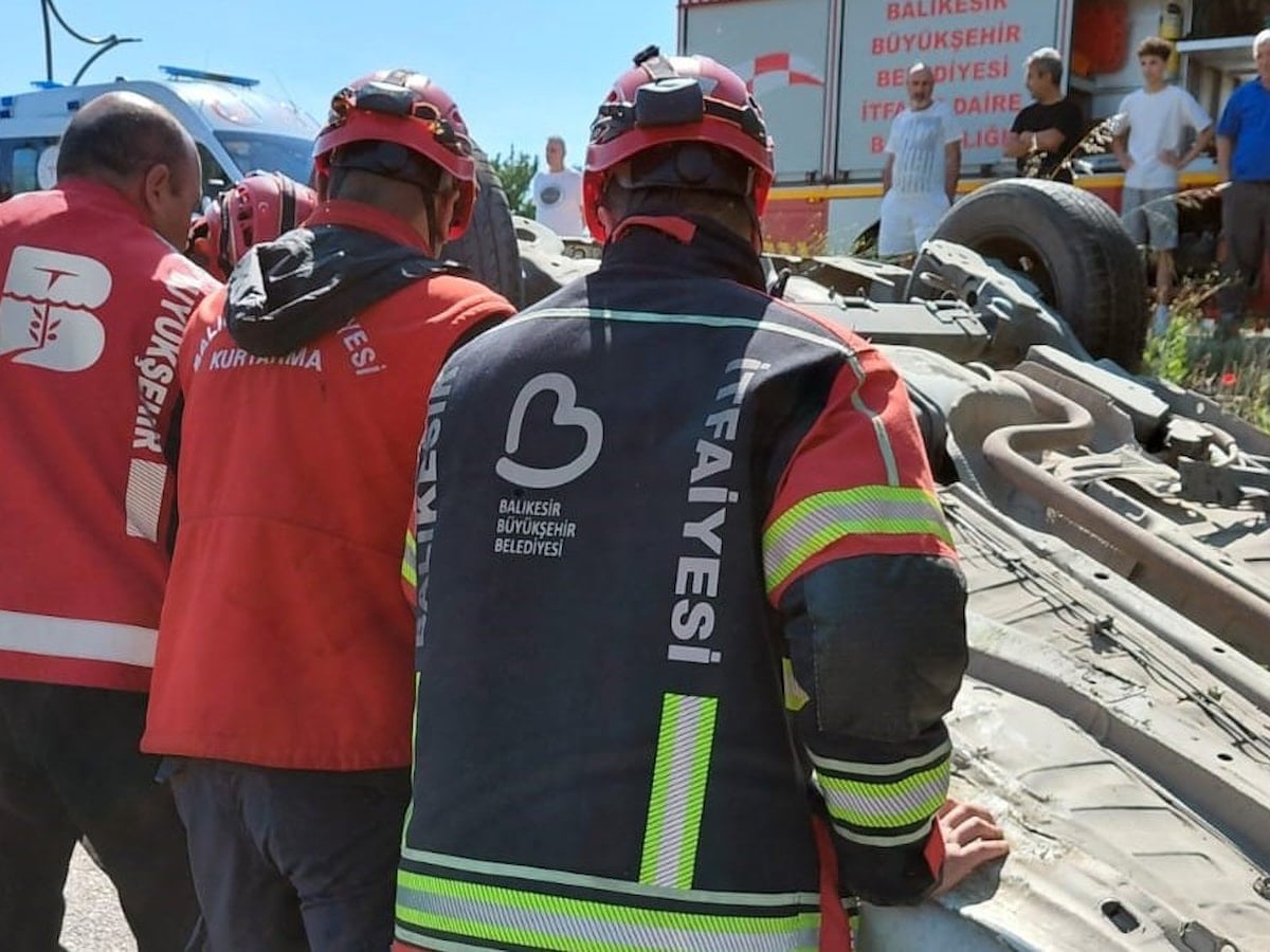 Balıkesir'de trafik kazası : 1 ölü, 3 yaralı
