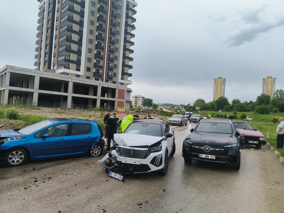 Kastamonu’da zincirleme trafik kazasında 5 kişi yaralandı