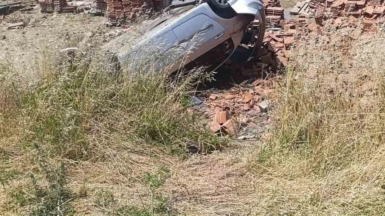 Motosiklete çarpan otomobil takla attı: 1 ölü, 1 yaralı