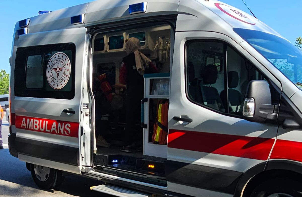 Sapanca'da Trafik Kazası: 3 Yaralı