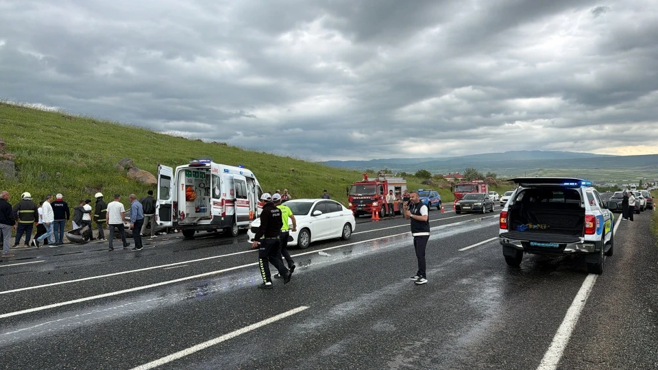 Elazığ-Bingöl kara yolunda trafik kazası: Mustafa Şen hayatını kaybetti... Üç kişi yaralandı