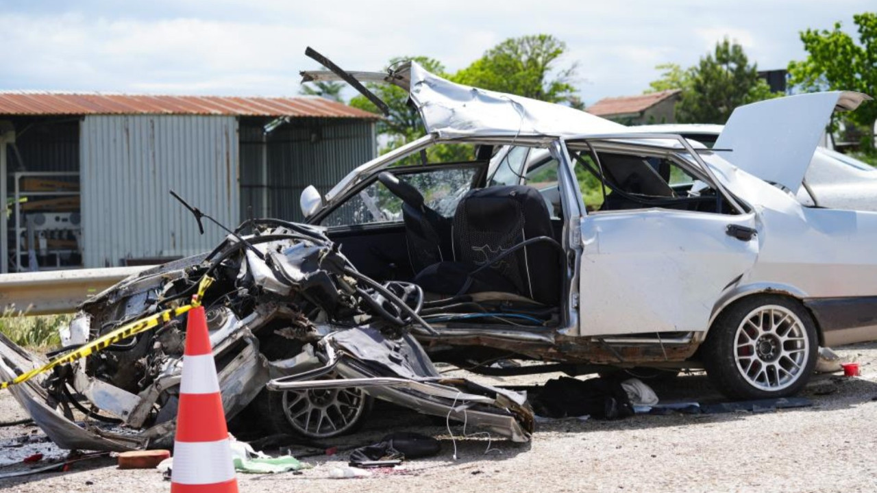 Kırıkkale'de otomobiller çarpıştı: 2 ölü, 7 yaralı