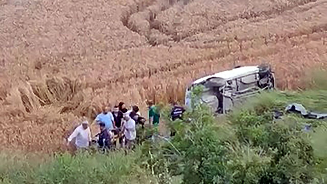 Kontrolden çıkan otomobil şarampole devrildi: Sürücü hayatını kaybetti
