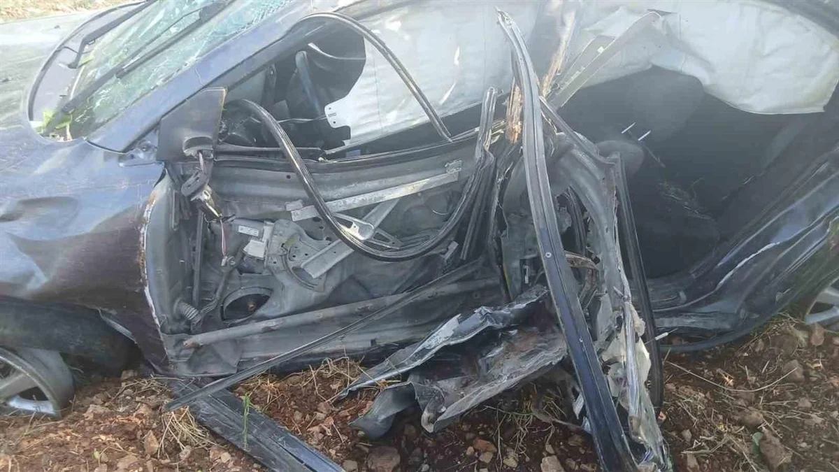 Şanlıurfa Bozova'da Kontrolden Çıkan Araçta 5 Kişi Yaralandı