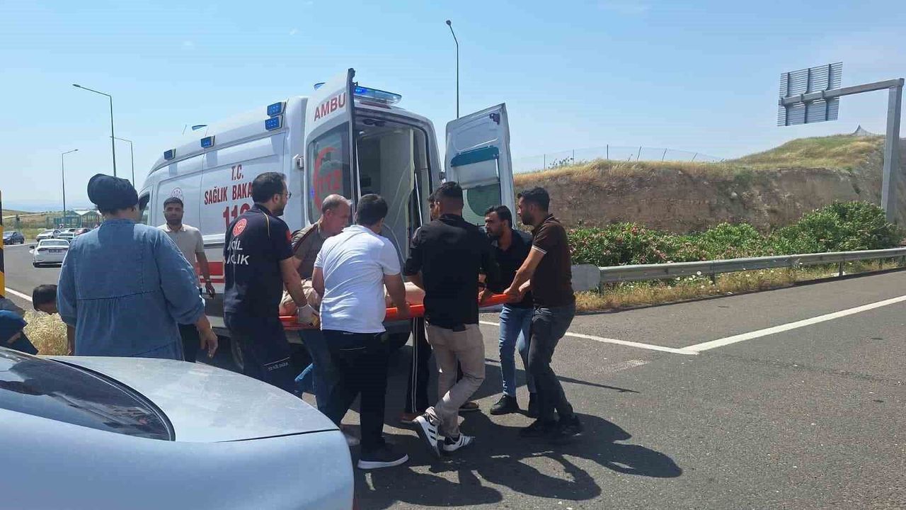 Şanlıurfa’da Trafik Kazası: 2 Kişi Hastaneye Kaldırıldı