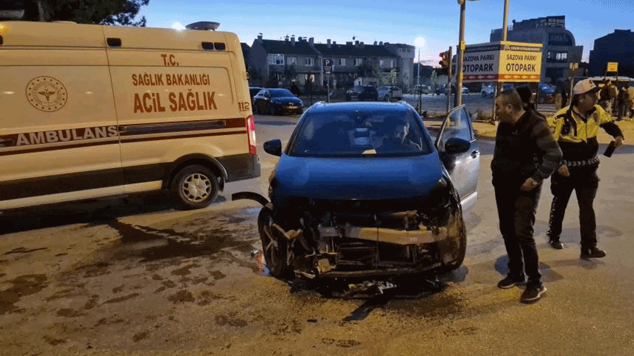 Eskişehir'de trafik kazası: İki otomobil çarpıştı, iki yaralı