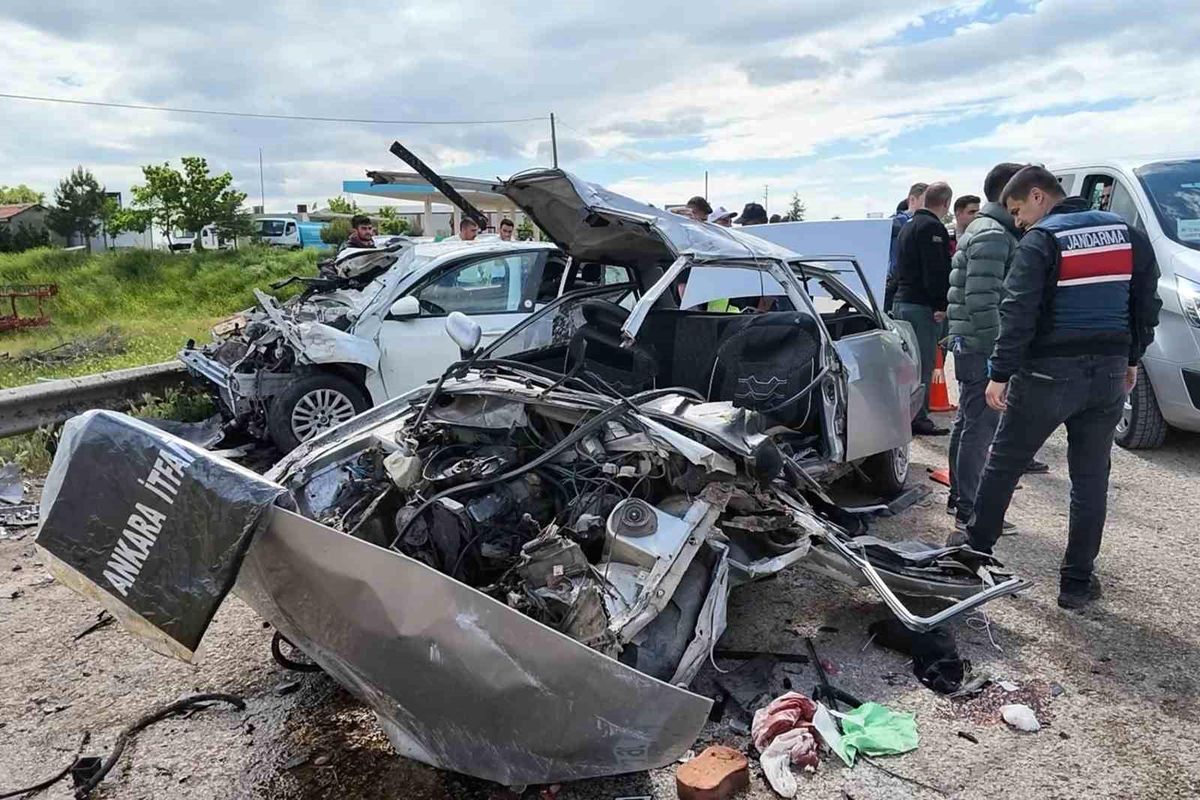 Kırıkkale'de trafik kazası: Aile hayatını kaybetti