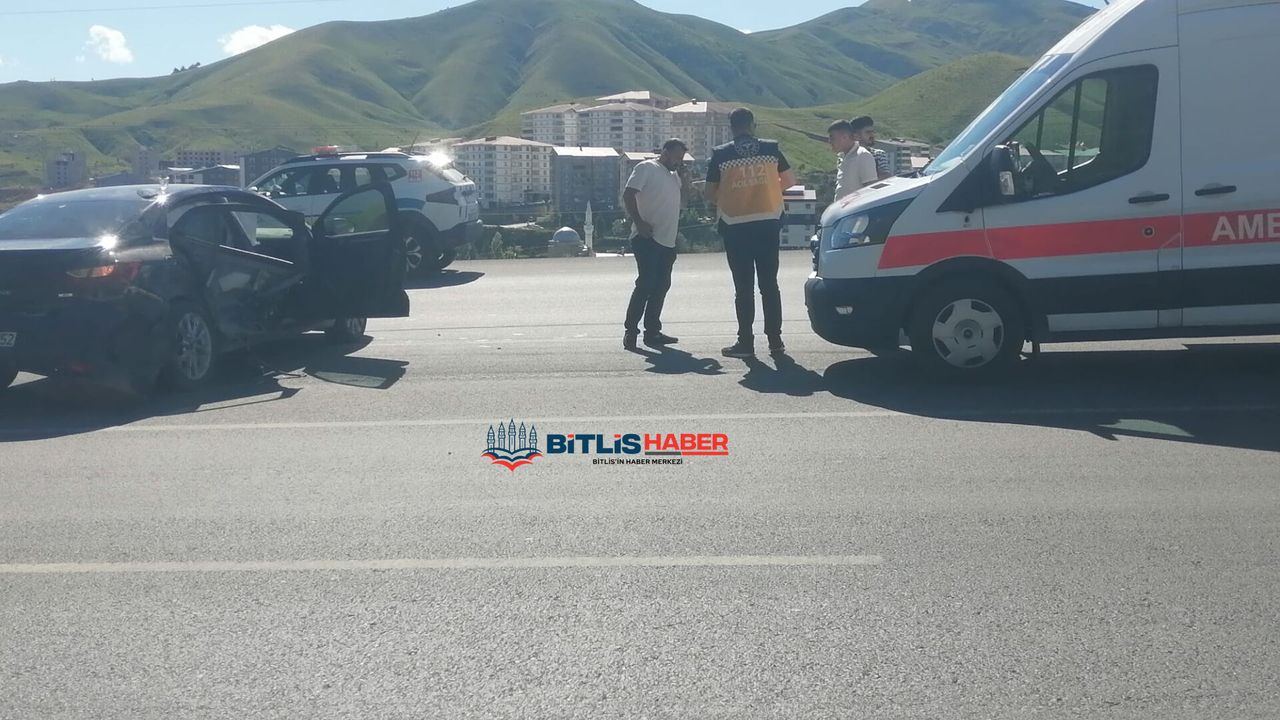 Bitlis'te maddi hasarlı trafik kazası
