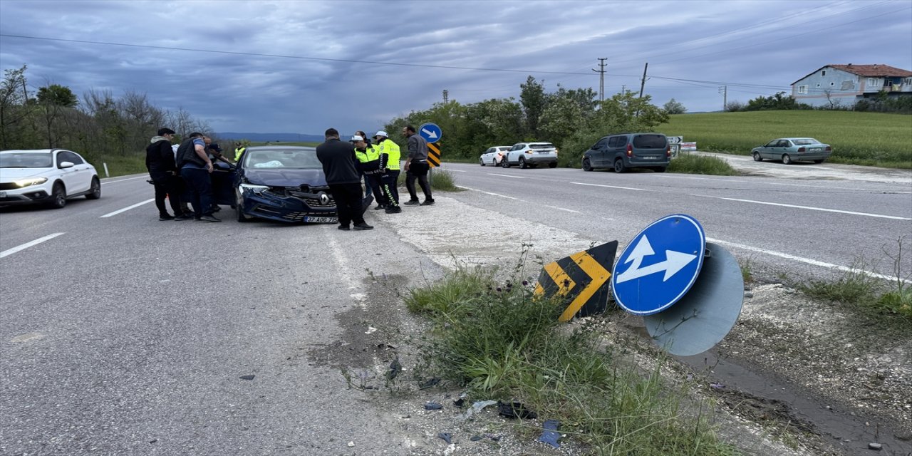 Kastamonu'da 3 Aracın Karıştığı Trafik Kazasında 5 Kişi Yaralandı