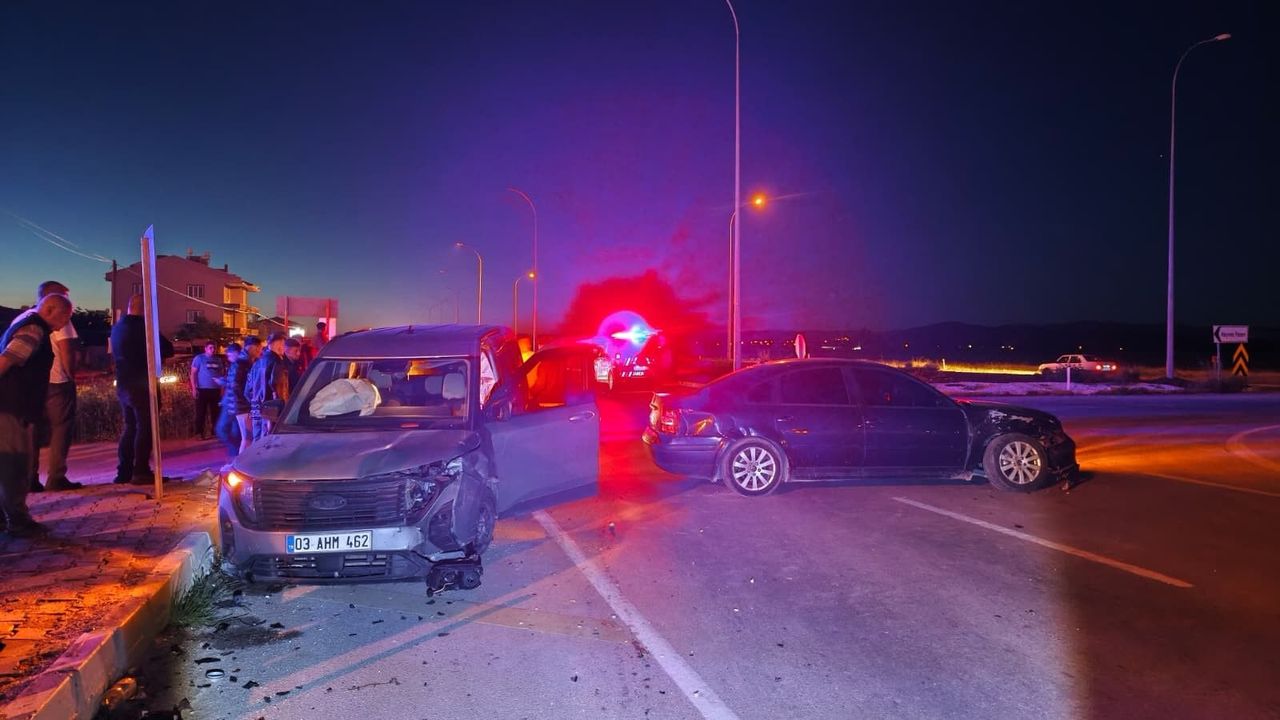 Son Dakika: Afyon'da Korkutan Trafik Kazası! Çocuklar Da Var...