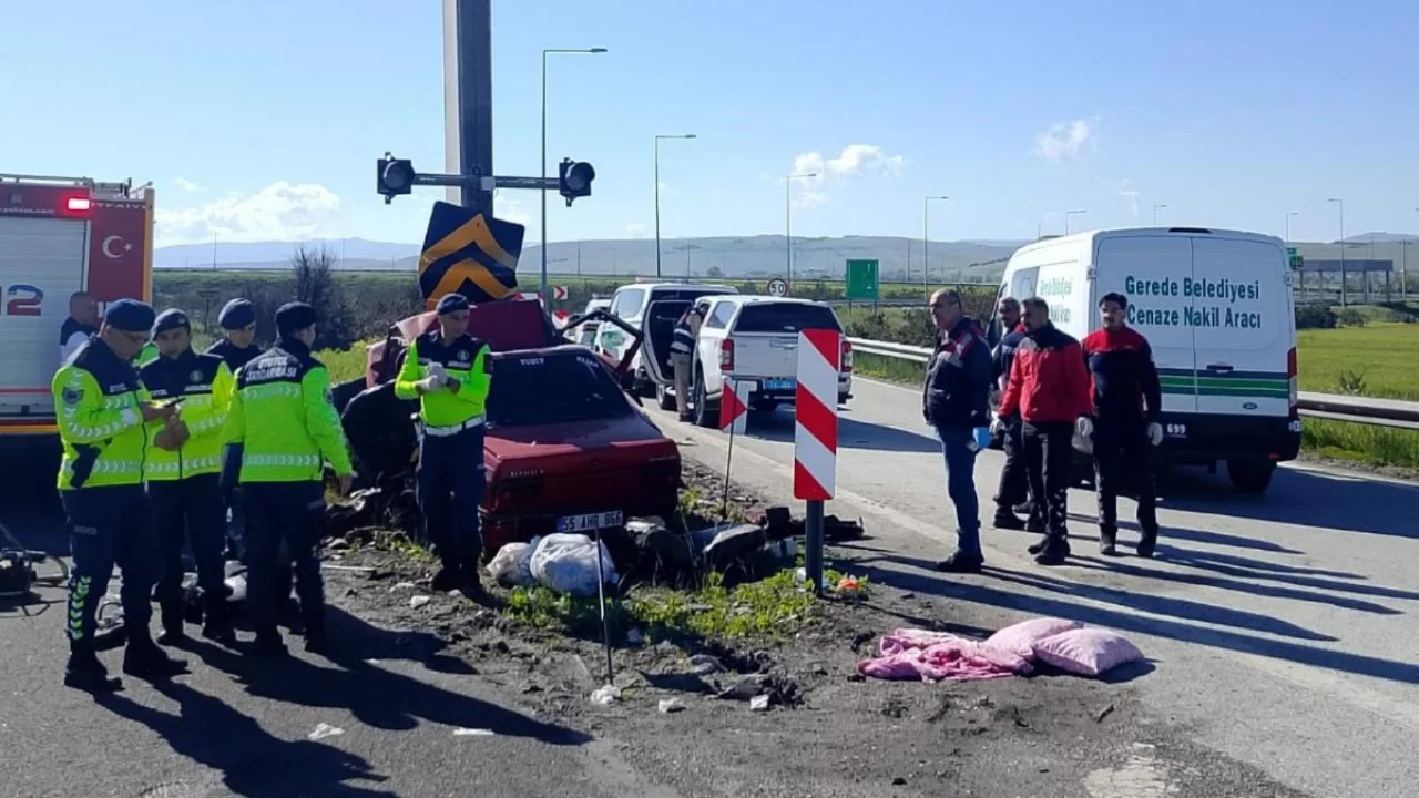 Yürek yakan kaza: Anne ve baba hayatını kaybetti, 6 yaşındaki kızları yaşam mücadelesi veriyor