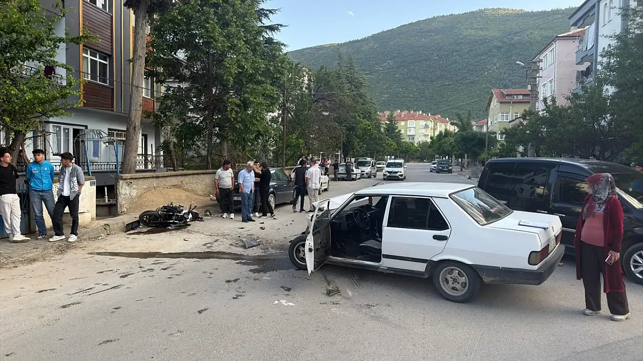Konya'da otomobil ile motosiklet kavşakta çarpıştı: 2 yaralı