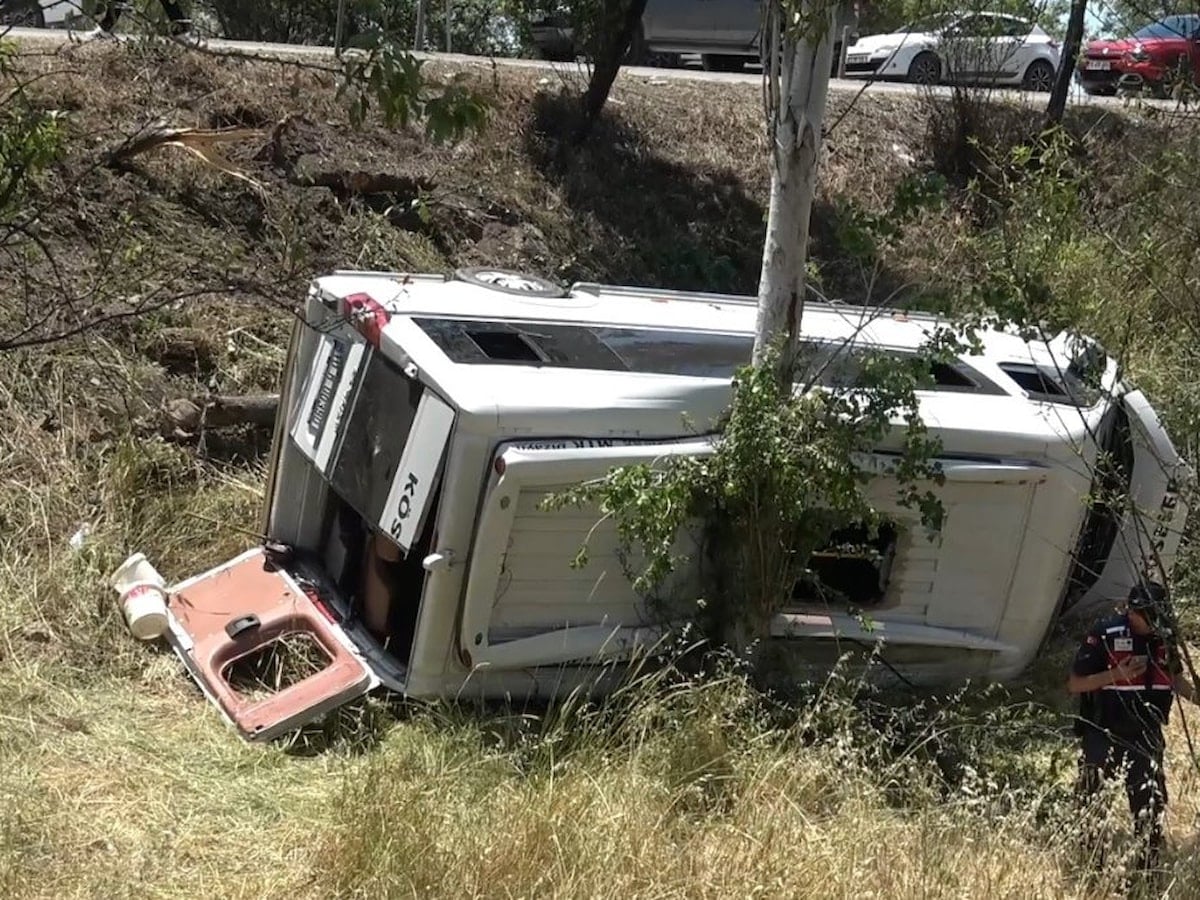Balıkesir'de trafik kazası: 14 yaralı