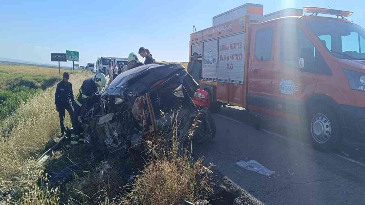Batman’da feci kaza: Kamyon şarampole yuvarlandı, 2 kişi yaralandı