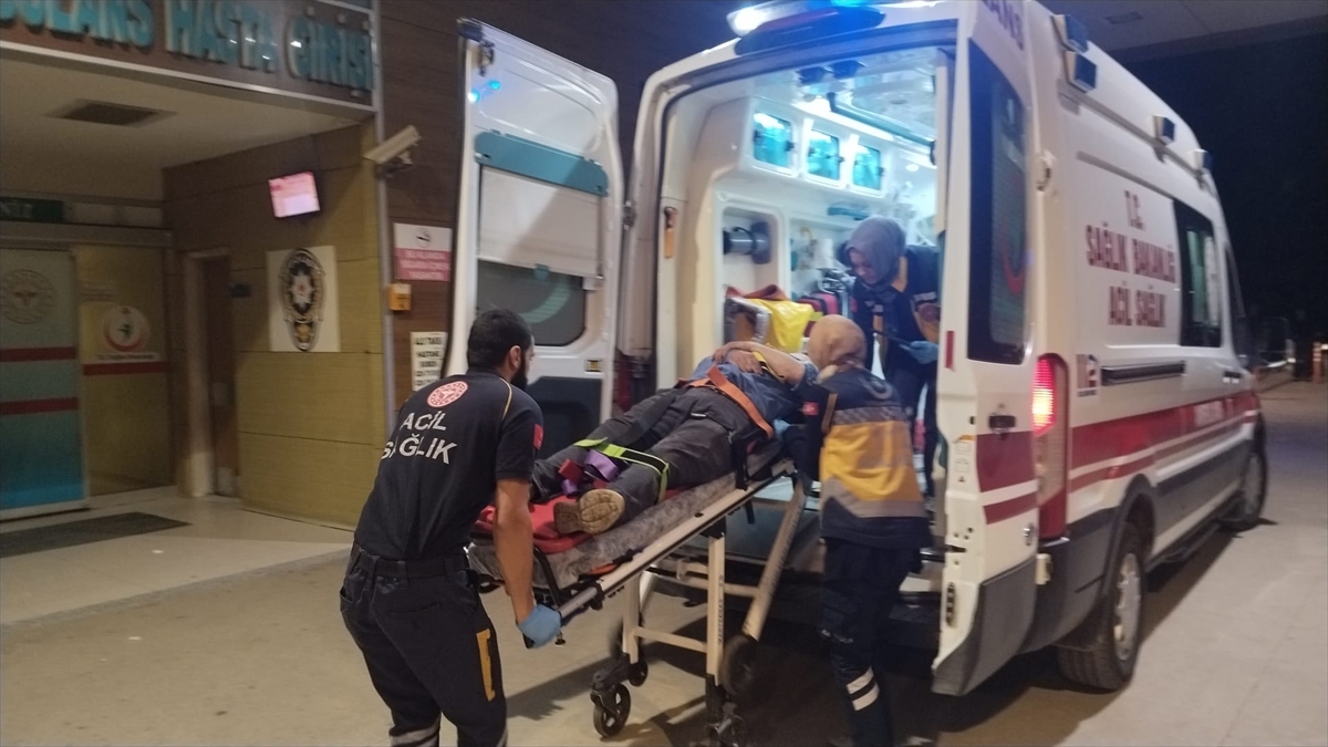 Bursa’da servis aracıyla çarpışan traktör sürücüsü ağır yaralandı