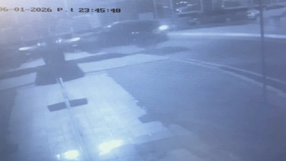 İstanbul Avcılar'da korkutan kaza: Kontrolden çıkan cip köfteciye girdi