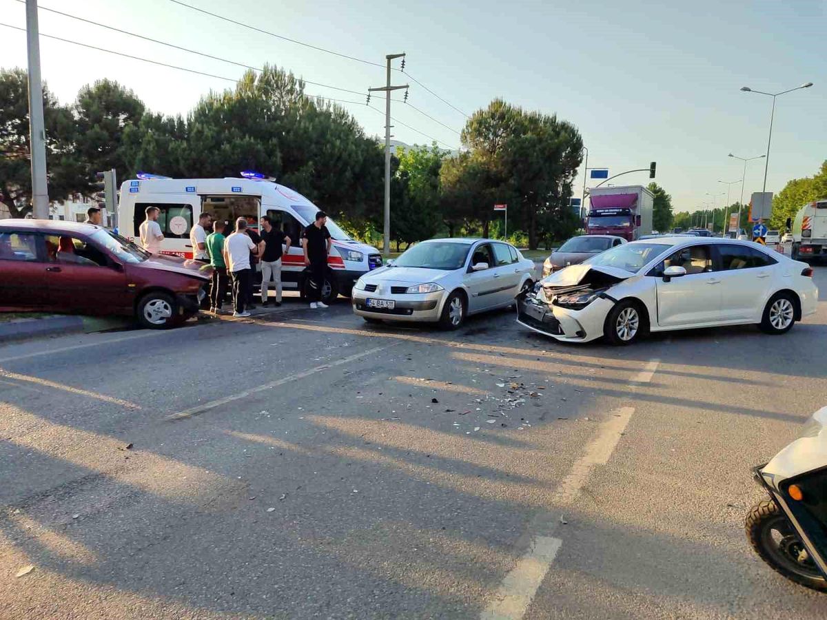 Adapazarı'nda Trafik Kazası: 1 Yaralı