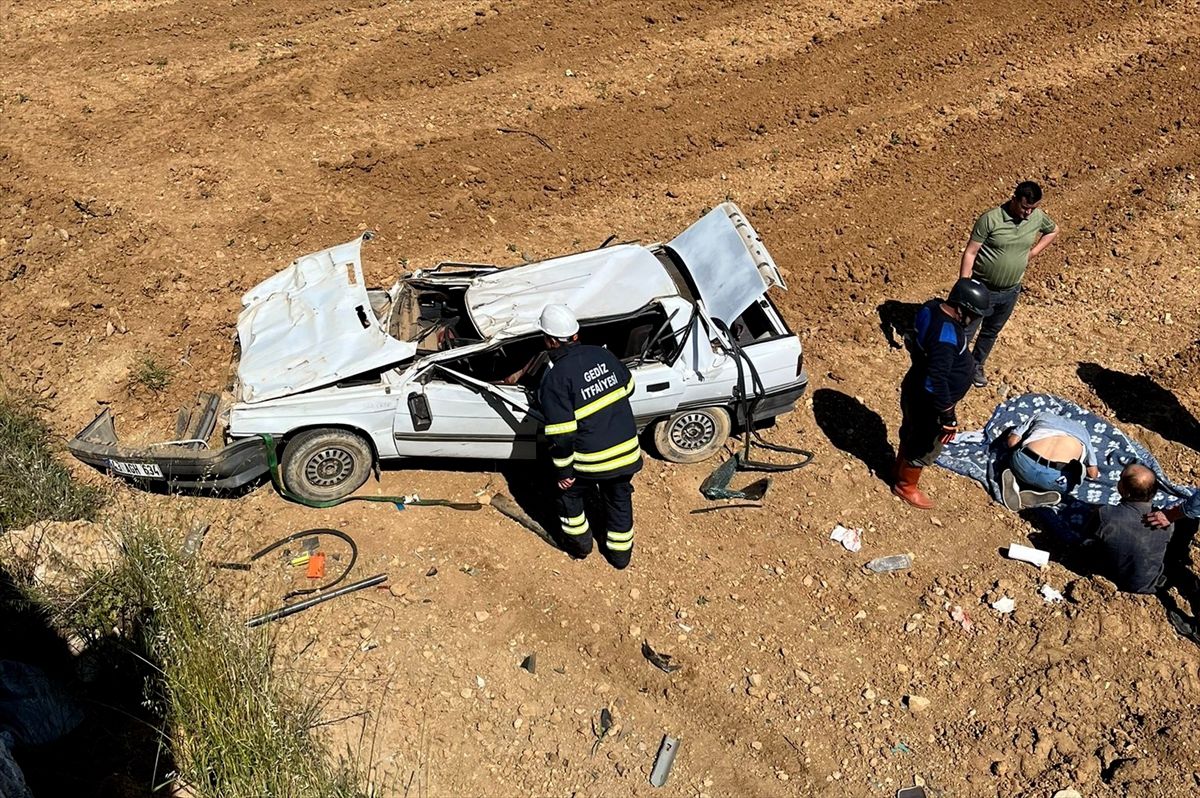 Gediz'de Trafik Kazası: 2 Yaralı