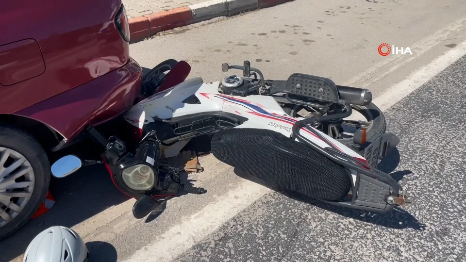 Karaman'da korkutan kaza: Tıra temas edip savrulan motosiklet kameraya yansıdı