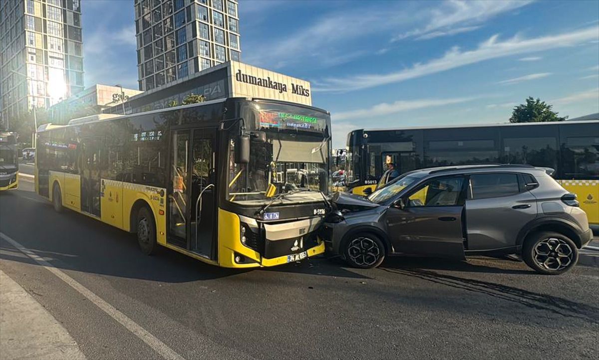 Küçükçekmece'de Trafik Kazası: 1 Yaralı