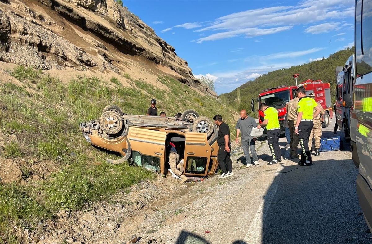 Refahiye'de Trafik Kazası: 6 Yaralı